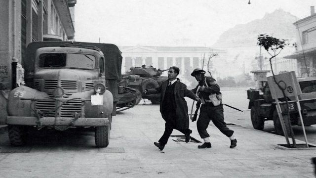 Σαν σήμερα, 03 Δεκεμβρίου: Η ματωμένη Κυριακή του 1944 – Η πρώτη σφαίρα στα Δεκεμβριανά που άνοιξε τον δρόμο στον εμφύλιο