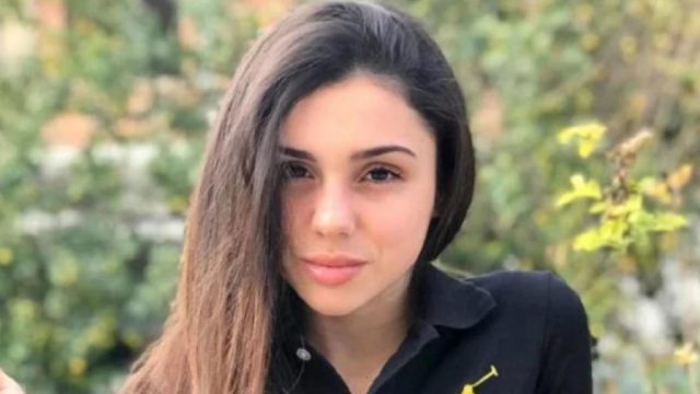 Δίκη Έμμας Καριωτάκη: Στο εδώλιο η συνοδηγός στις 7 Ιανουαρίου – «Θα σε δικαιώσω», γράφει η μητέρα της
