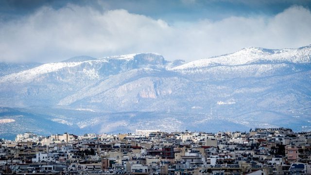 Έπεσαν τα πρώτα χιόνια στην Πάρνηθα