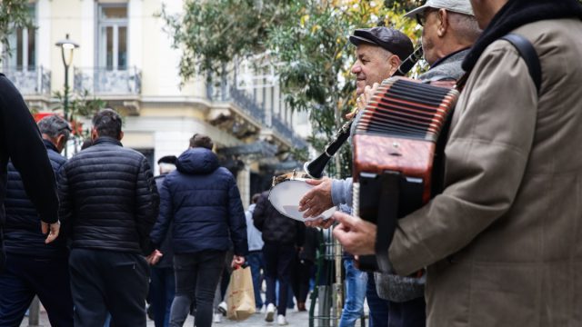 Παραμονή Χριστουγέννων: Το ωράριο καταστημάτων, σούπερ μάρκετ και εμπορικών κέντρων