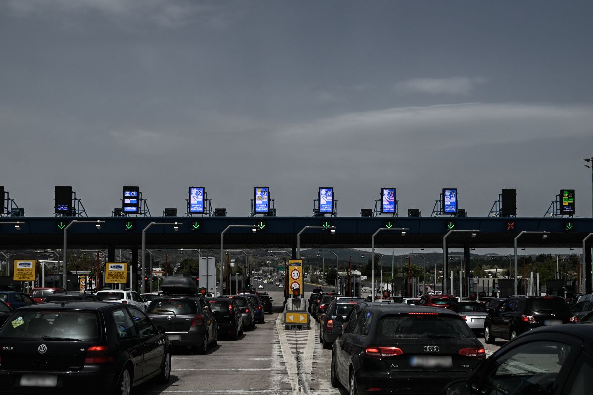 Η κίνηση στους δρόμους της Αττικής παραμονή Χριστουγέννων