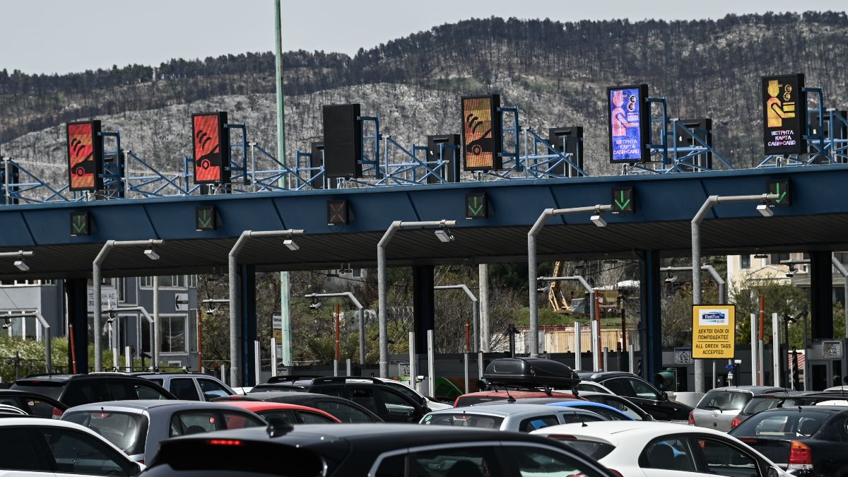 Φωτιά σε φορτηγό στα διόδια Αφιδνών – Διακοπή κυκλοφορίας στο ρεύμα προς Αθήνα