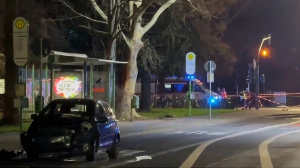 Γερμανία: Όχημα έπεσε σε πεζούς σε στάση λεωφορείου – 3 τραυματίες