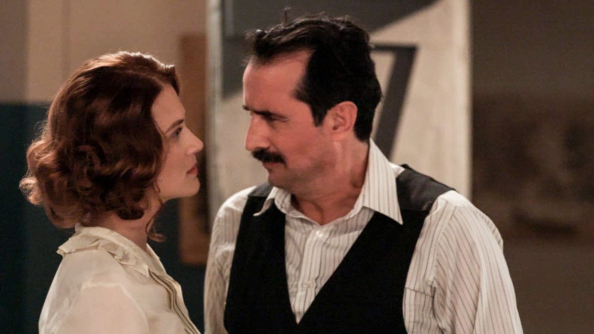 Grand Hotel (16/12): Ο Χαραλάμπης παρασύρεται από το πάθος και απατά την Θεώνη