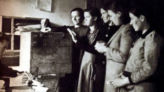 Σαν σήμερα, 28 Δεκεμβρίου 1919: Οι Ελληνίδες διεκδικούν ψήφο για πρώτη φορά