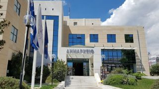Ηλιούπολη: Εισβολή μελών του Ρουβίκωνα στο δημαρχείο