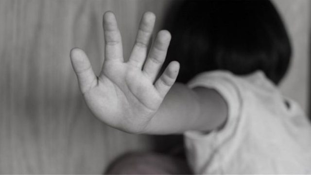 Ηράκλειο: Στη φυλακή το ζευγάρι που κατηγορείται ότι κακοποιούσε τα οκτώ παιδιά του – Φώναζε η 32χρονη