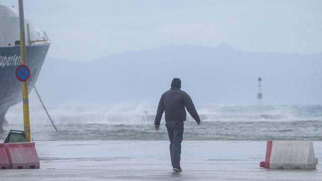 Ισχυροί άνεμοι το επόμενο 48ωρο: «Καμπανάκι» από τον Σάκη Αρναούτογλου – Στο «κόκκινο» 4 περιοχές