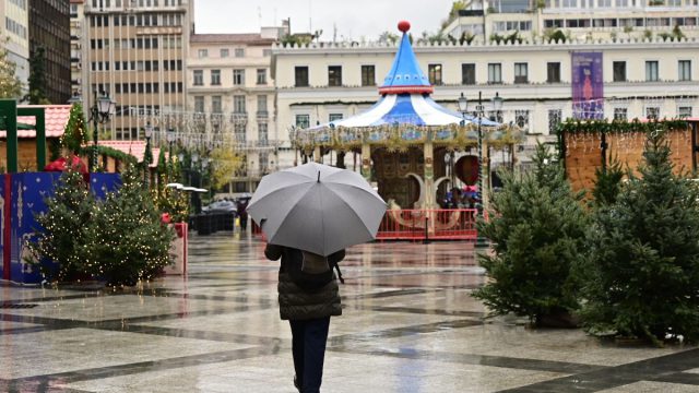Καιρός σήμερα 25/12: Βροχές και καταιγίδες ανήμερα τα Χριστούγεννα – Πότε υποχωρεί η κακοκαιρία σύμφωνα με Καλλιάνο – Μαρουσάκη