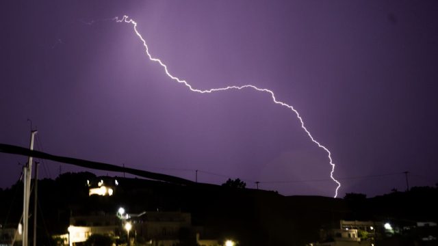 Καιρός 4/12: Με ισχυρές βροχές και καταιγίδες η κακοκαιρία Byron – Η πρόγνωση Τσατραφύλλια και Αρναούτογλου