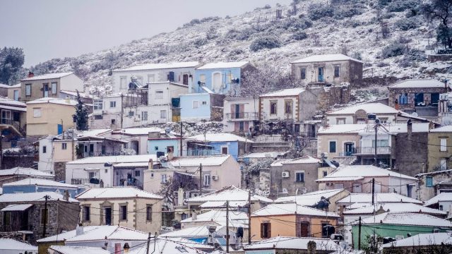 Καιρός παραμονή Πρωτοχρονιάς: Χιόνια ακόμα και στην Αττική – Οι περιοχές που θα «ντυθούν» στα λευκά σύμφωνα με Αρναούτογλου, Τσατραφύλλια