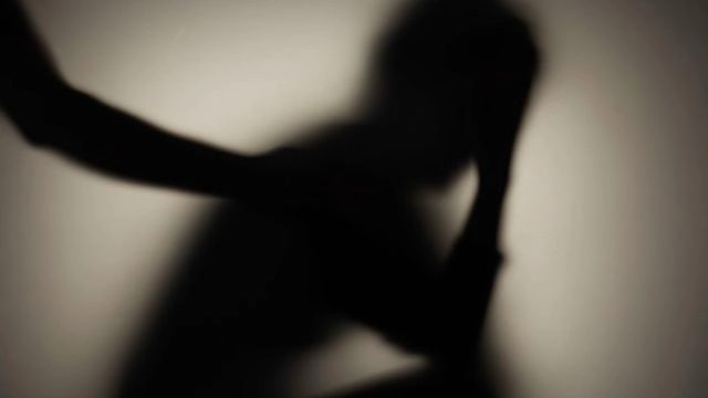 Κακοποίηση 8 ανήλικων στο Ηράκλειο: Συγγενείς των γονιών απειλούν ότι θα απαγάγουν το παιδί της μάρτυρος