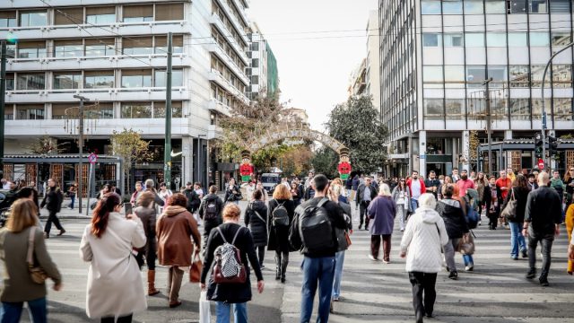 Εορταστικό ωράριο: Πώς θα λειτουργήσουν καταστήματα και σούπερ μάρκετ