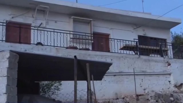 Πώς έγινε η οικογενειακή τραγωδία στο Κερατσίνι: Πλάι – πλάι βρέθηκαν νεκροί οι ηλικιωμένοι – «Χάσανε έναν γιο πριν από δύο χρόνια»