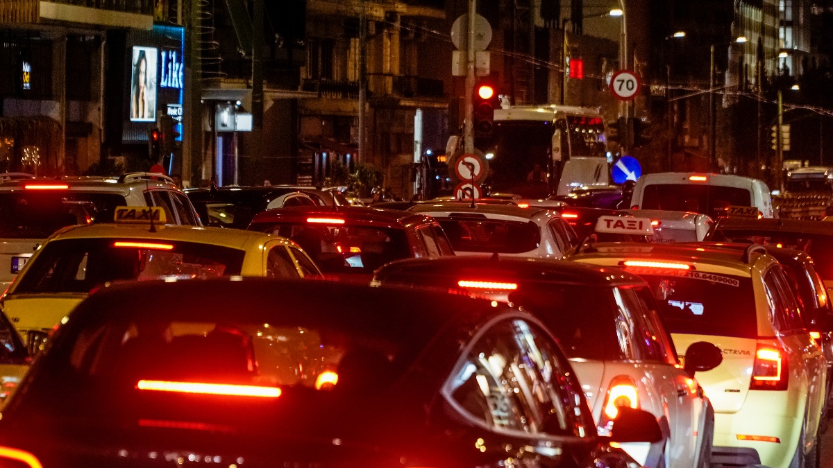 Κίνηση: Καθυστερήσεις σε κέντρο, Κηφισό, Κηφισίας, Αττική Οδό