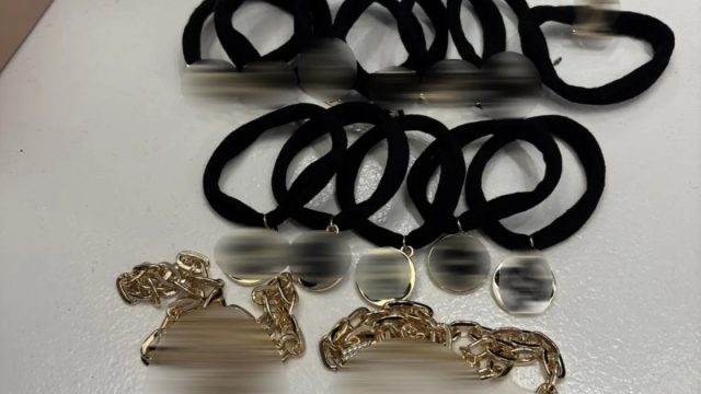 Κολωνάκι: Συνελήφθη ιδιοκτήτρια καταστήματος που πωλούσε φο μπιζού ως πολυτελή κοσμήματα