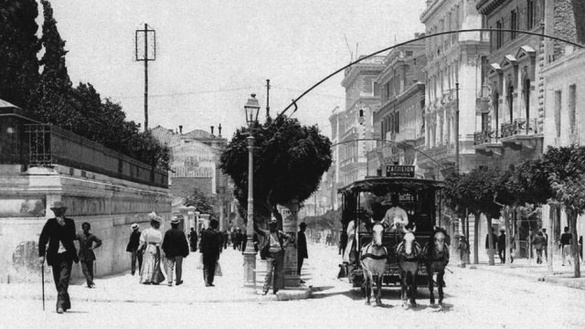 Κουίζ για την παλιά Αθήνα: Αναγνωρίζετε την οδό; Είναι από τις πιο γνωστές