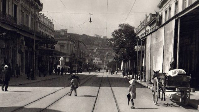 Κουίζ για την παλιά Αθήνα: Μπορείτε να αναγνωρίσετε αυτή την οδό; Σίγουρα έχετε περάσει από εκεί