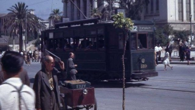 Κουίζ για την παλιά Αθήνα: Σας θυμίζει κάτι η συγκεκριμένη οδός; Είναι από τις πιο γνωστές