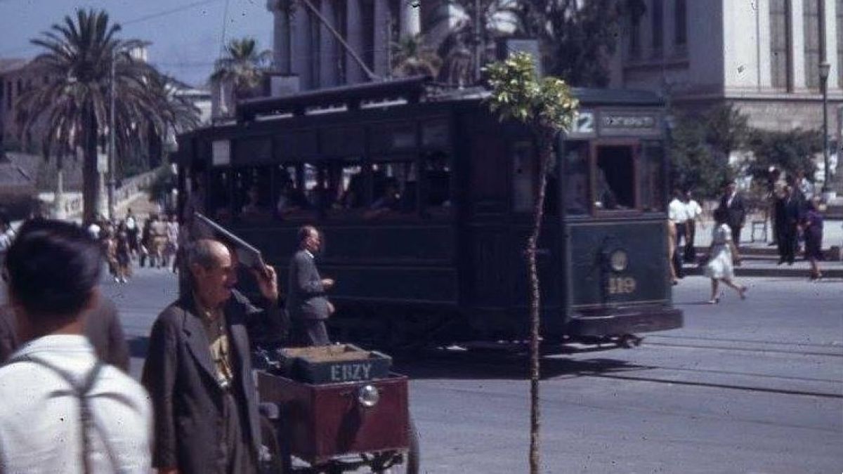 Κουίζ για την παλιά Αθήνα: Σας θυμίζει κάτι η συγκεκριμένη οδός; Είναι από τις πιο γνωστές