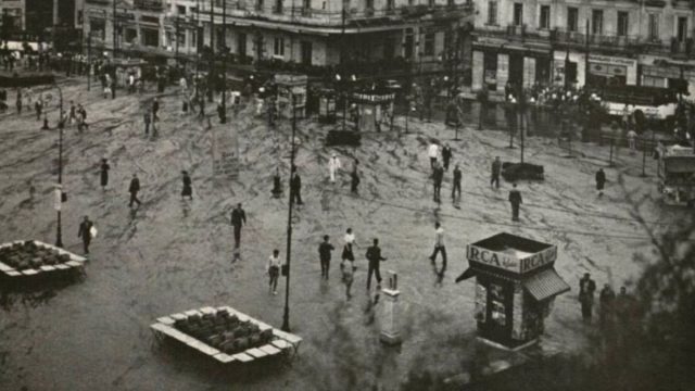 Κουίζ για την παλιά Αθήνα: Σας θυμίζει κάτι η συγκεκριμένη πλατεία; Είναι από τις πιο γνωστές