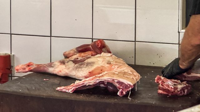 Στο πλευρό των αγροτών οι κρεοπώλες – Κλείνουν τα κρεοπωλεία
