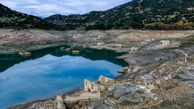 Απελπιστική η κατάσταση με τη λειψυδρία: Ο Μόρνος έχασε το 40% των αποθεμάτων νερού σε δύο χρόνια –  Σε χαμηλό δεκαετίας η στάθμη των υδάτων