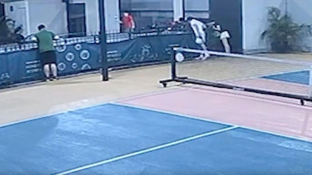 Τραγωδία στη Μαλαισία: Νεκρός 32χρονος σε γήπεδο Pickleball – Το βίντεο σοκ της πτώσης από τον 3ο όροφο
