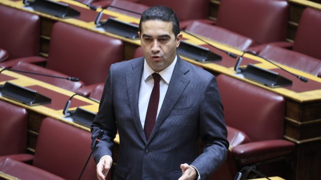Ποινική δίωξη σε βάρος του γιου του Μιχάλη Κατρίνη που οδηγούσε χωρίς δίπλωμα