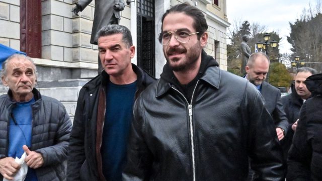 Άρης Μουγκοπέτρος: Στα δικαστήρια της Τρίπολης μετά τη μήνυση της συζύγου του – Αφέθηκε ελεύθερος
