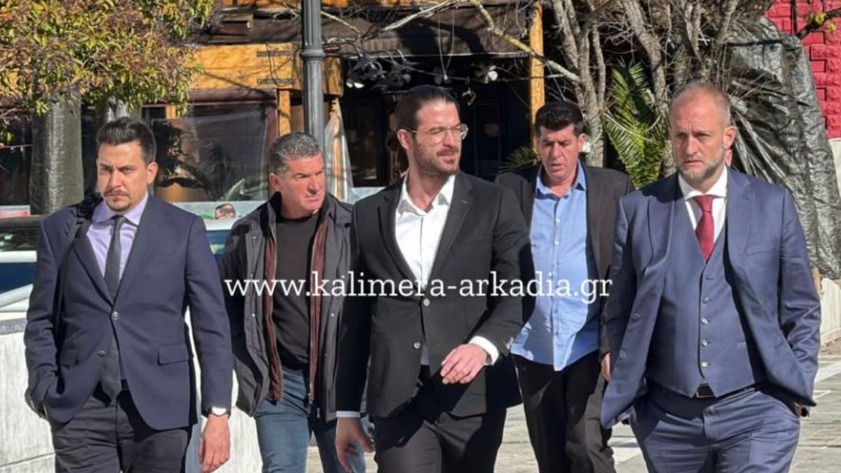 Στα δικαστήρια της Τρίπολης ο Άρης Μουγκοπέτρος – Τι απαντά στη μήνυση της συζύγου του