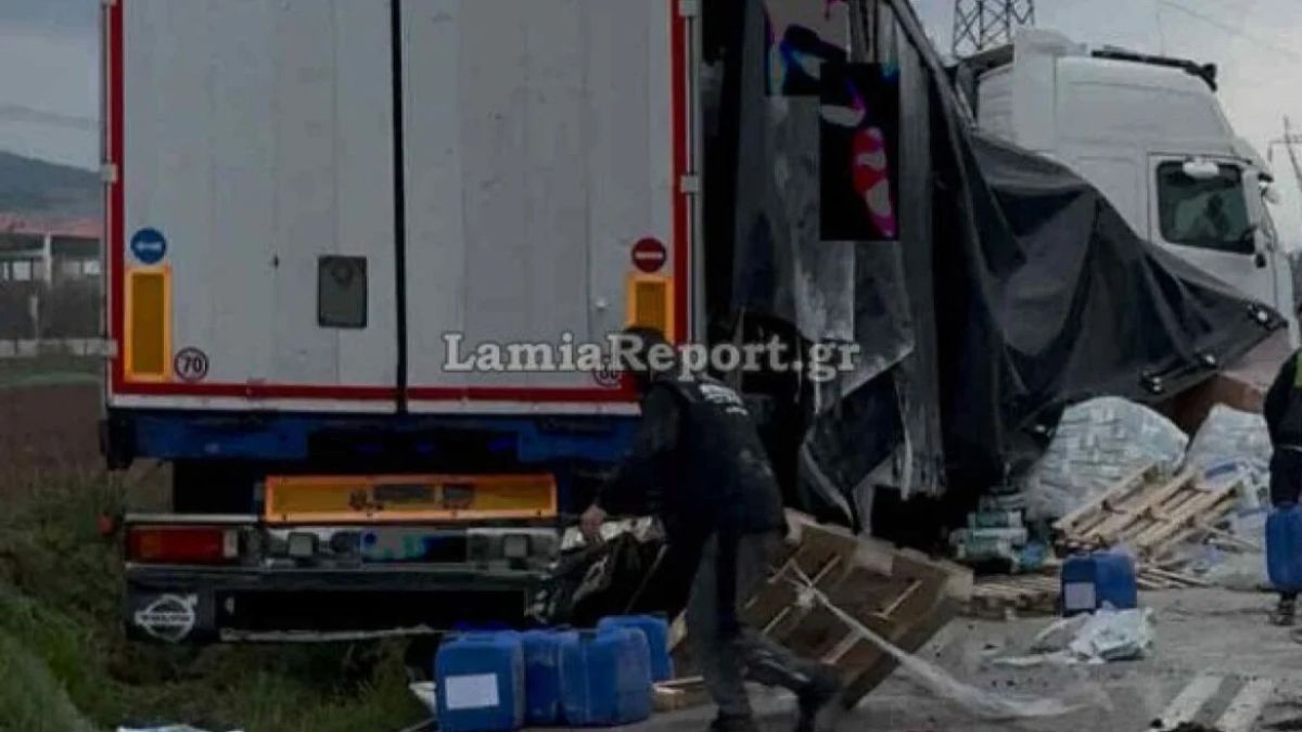 Νταλίκα εξετράπη της πορείας της στην ε.ο. Θηβών – Σχηματαρίου – Τσιμέντα και ορυκτέλαια έπεσαν στον δρόμο