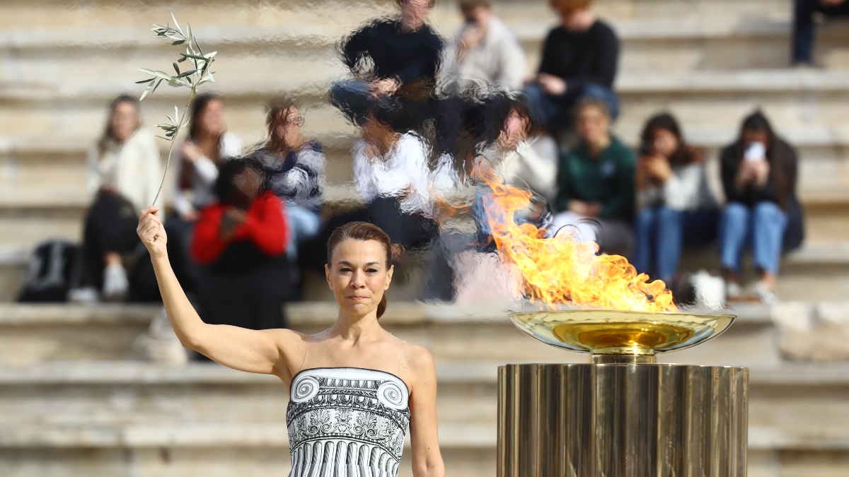 Καλλιμάρμαρο: Παραδόθηκε στο Μιλάνο η Ολυμπιακή Φλόγα για τους Χειμερινούς Ολυμπιακούς Αγώνες