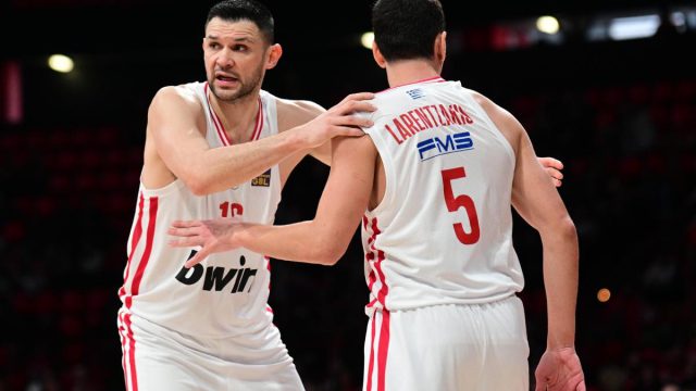 Ολυμπιακός – ΑΕΚ 100-93: Θρίαμβος στο ΣΕΦ, αποθέωση για Σίλβα