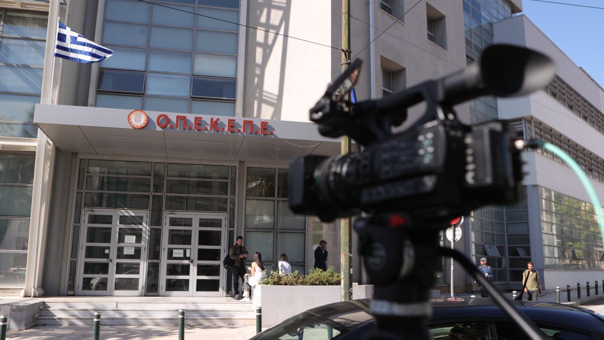 ΟΠΕΚΕΠΕ: Σε εξέλιξη η μεταγωγή στην Αθήνα των 15 συλληφθέντων για τις παράνομες επιδοτήσεις