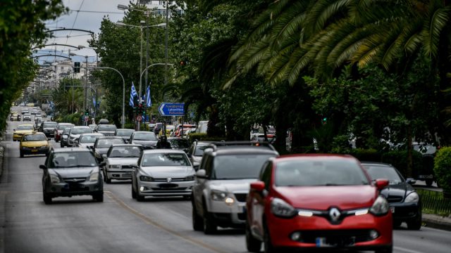 Νέα όρια ταχύτητας και χιλιάδες κάμερες: Τι αλλάζει για τους οδηγούς από 1η Ιανουαρίου 2026