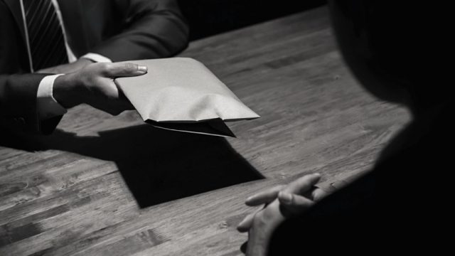 Παγκόσμια Ημέρα κατά της Διαφθοράς: Πού κατατάσσει τη χώρα μας η Διεθνής Διαφάνεια