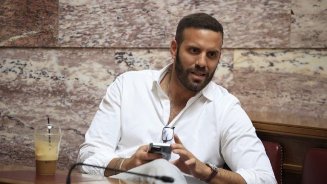 Στην Αθήνα ο Νίκος Παππάς: Φυγαδεύτηκε μέσω Γερμανίας για να αποφύγει το αυτόφωρο