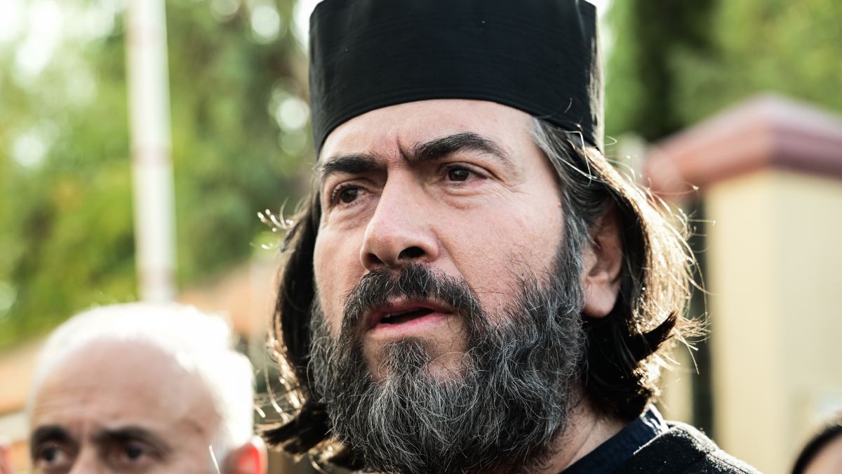 Ανατροπή στη δίκη πατρός Αντωνίου: Βαρύ ποινικό παρελθόν στους καταγγέλλοντες καταλογίζει ο βασικός μάρτυρας