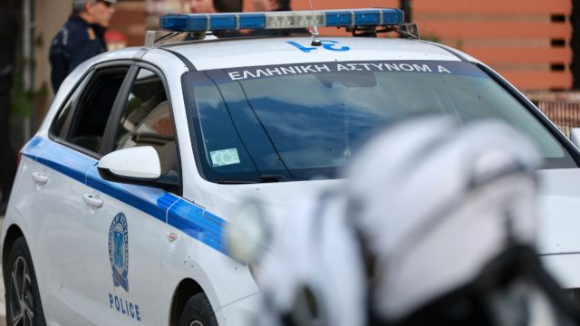 Συνελήφθη 16χρονος γιος βουλευτή του ΠΑΣΟΚ μετά από καταδίωξη – Με κρυμμένο κουζινομάχαιρο ο 15χρονος συνοδηγός του
