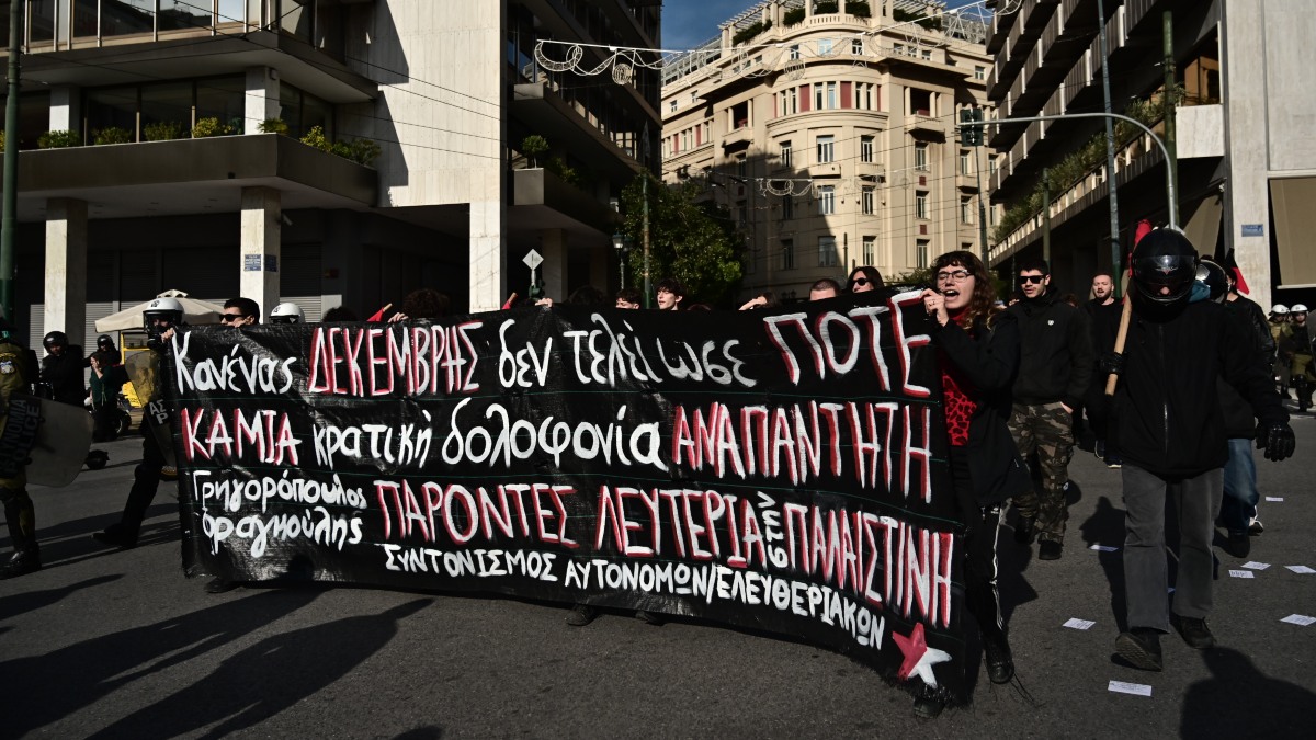 «Καμία κρατική δολοφονία αναπάντητη» – Μαθητές και φοιτητές τιμούν τον Αλέξη Γρηγορόπουλο