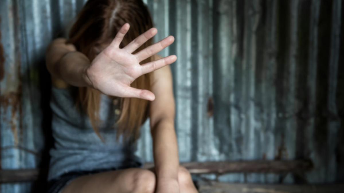 «Έγινε με συναίνεση και με προφυλάξεις»: Αμετανόητος ο 55χρονος στη Ρόδο που βίαζε την κόρη του και έκανε παιδί μαζί της