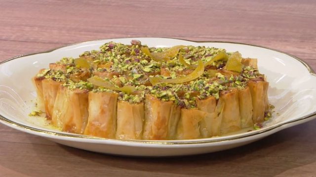 Συνταγή για σαραγλάκια με σπιτική κρέμα από τον Ανδρέα Λαγό