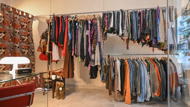 7+1 τρόποι για να αγοράζετε second hand ρούχα – Τα καλύτερα vintage κομμάτια