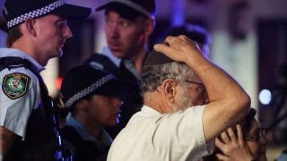 Σίδνεϊ: Παγκόσμιος αποτροπιασμός για τη σφαγή σε εβραϊκή γιορτή – «Ο αντισημιτισμός δεν έχει θέση στις κοινωνίες μας» λένε ΗΠΑ και Ευρώπη