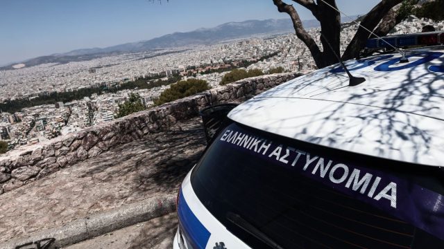 Σύλληψη κυκλώματος που διακινούσε ναρκωτικά στην Αττική – Ανάμεσά τους και δύο τράπερ