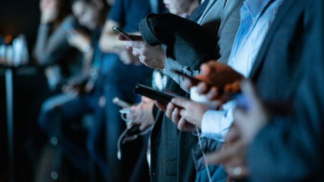 Η Αυστραλία «κόβει» τα social media στους ανήλικους: Απαγορεύεται σε χρήστες κάτω των 16 ετών – Τι θα γίνει με τους τουρίστες
