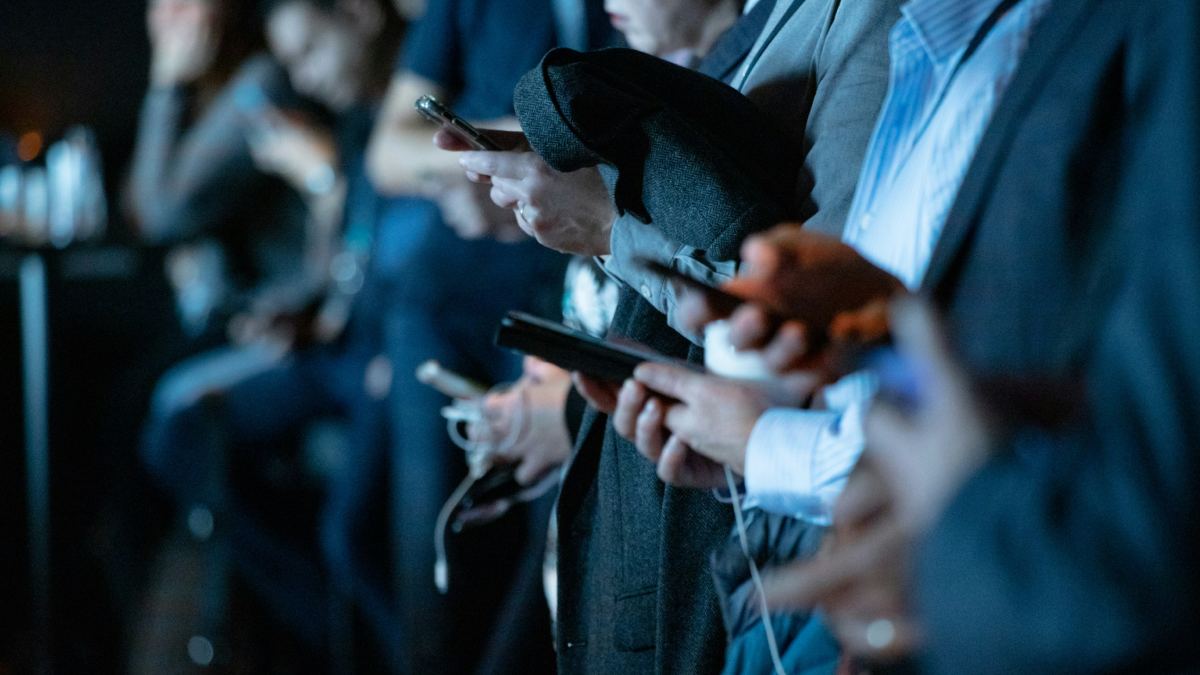 Η Αυστραλία «κόβει» τα social media στους ανήλικους: Απαγορεύεται σε χρήστες κάτω των 16 ετών – Τι θα γίνει με τους τουρίστες