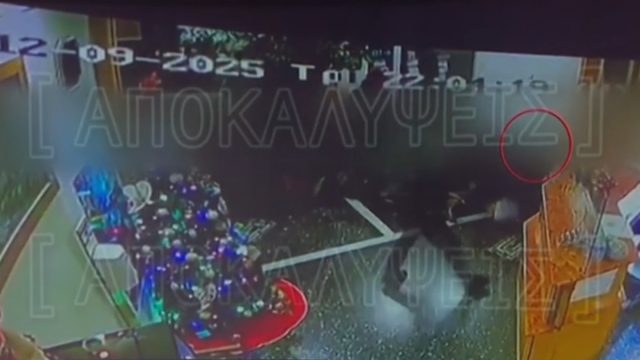 Η στιγμή που συλλαμβάνεται σε ξενοδοχείο ο 17χρονος που μαχαίρωσε τον 14χρονο στον Χολαργό