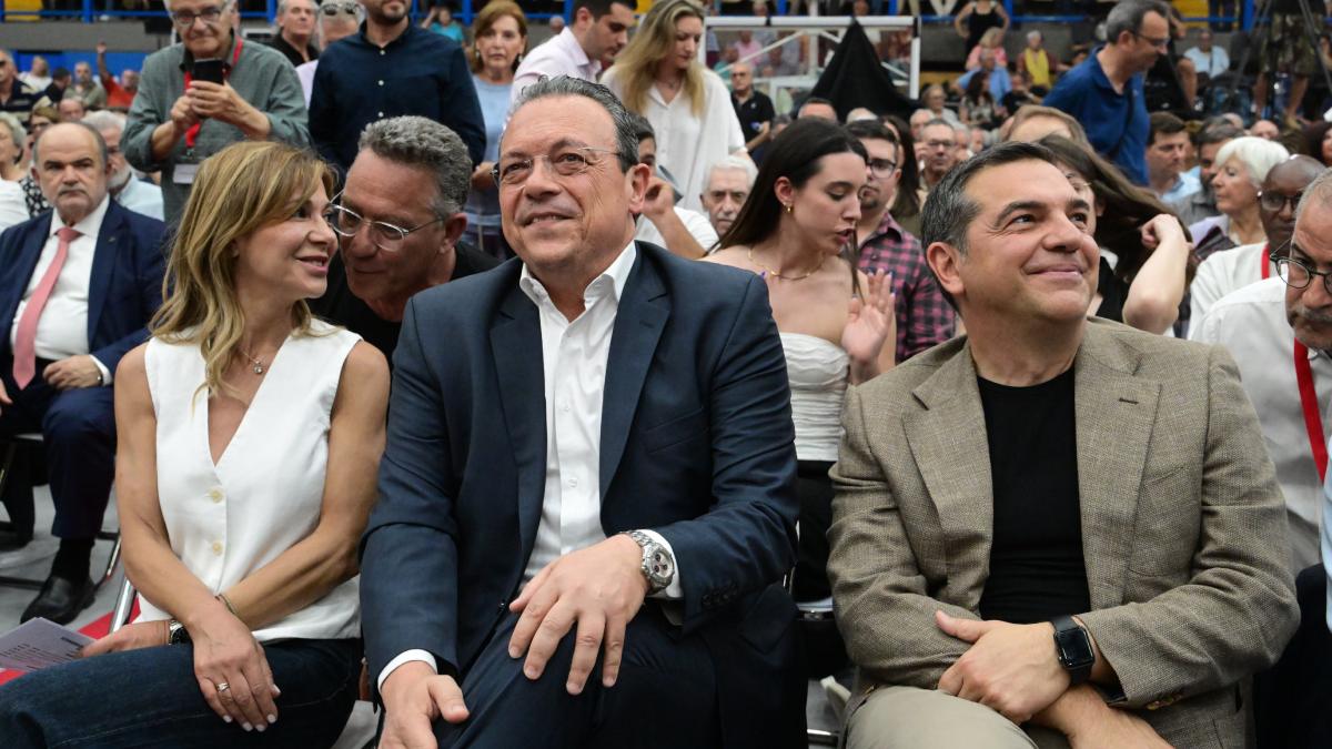 Παραιτήθηκε ο διευθυντής της εφημερίδας «Αυγή» μετά το πρωτοσέλιδο για τον Τσίπρα – Η απάντηση του ΣΥΡΙΖΑ